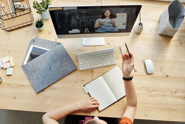 Plataforma oferece cursos gratuitos online